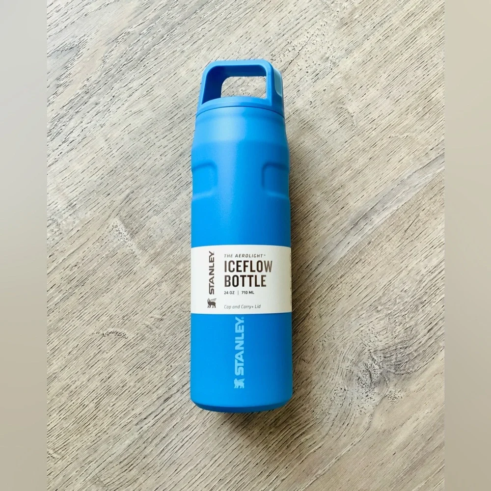 NWT☀️Stanley IceFlow Bottle in Bright Blue 24oz. - Picture 1 of 7